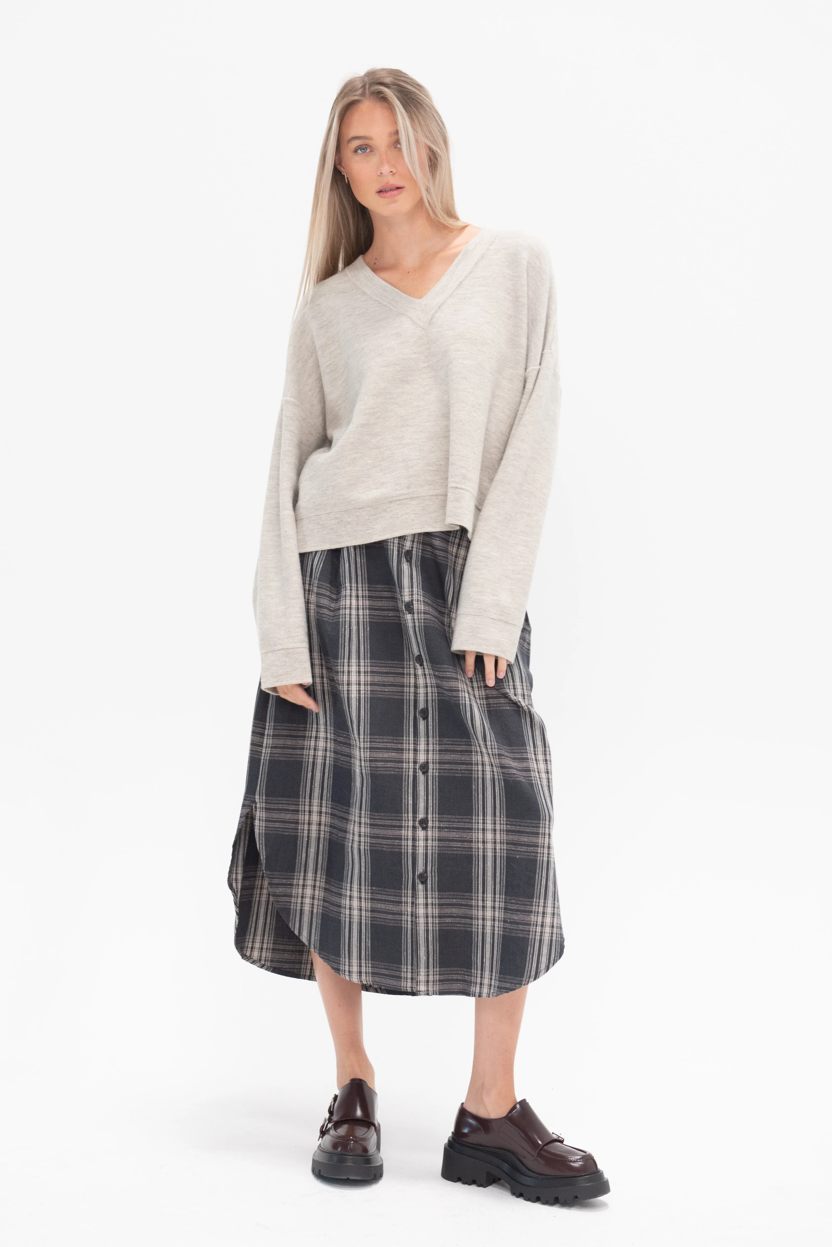 Wide V-neck, Carrara
