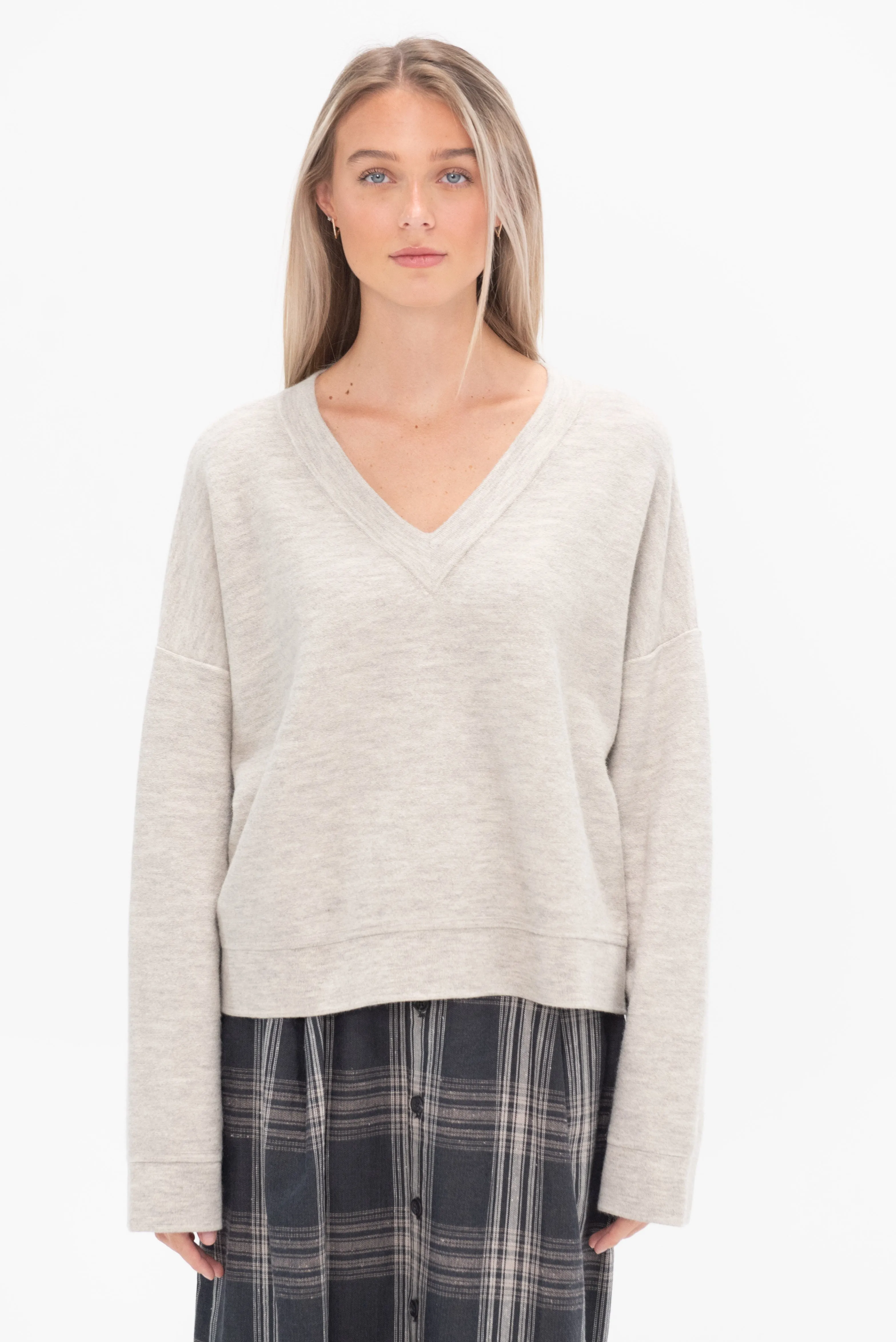 Wide V-neck, Carrara